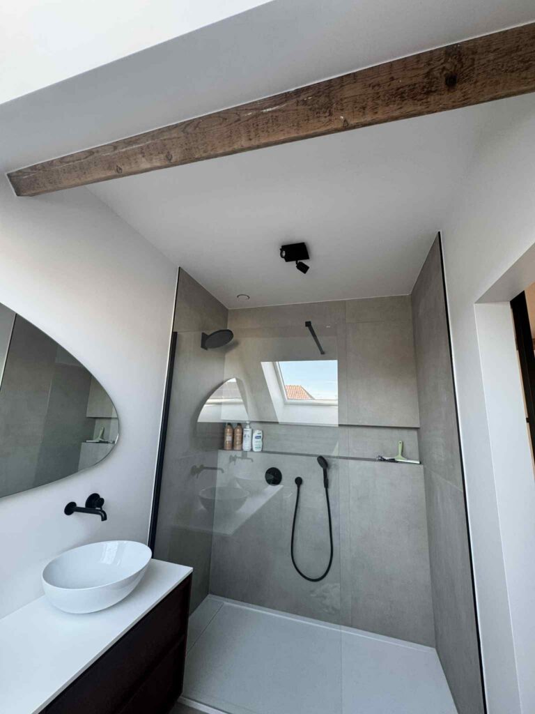 Aanleg tegels douche